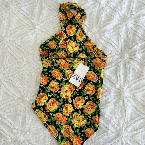 Zara twist Neck floral halter top bodysuit medium - Picture 2 of 2